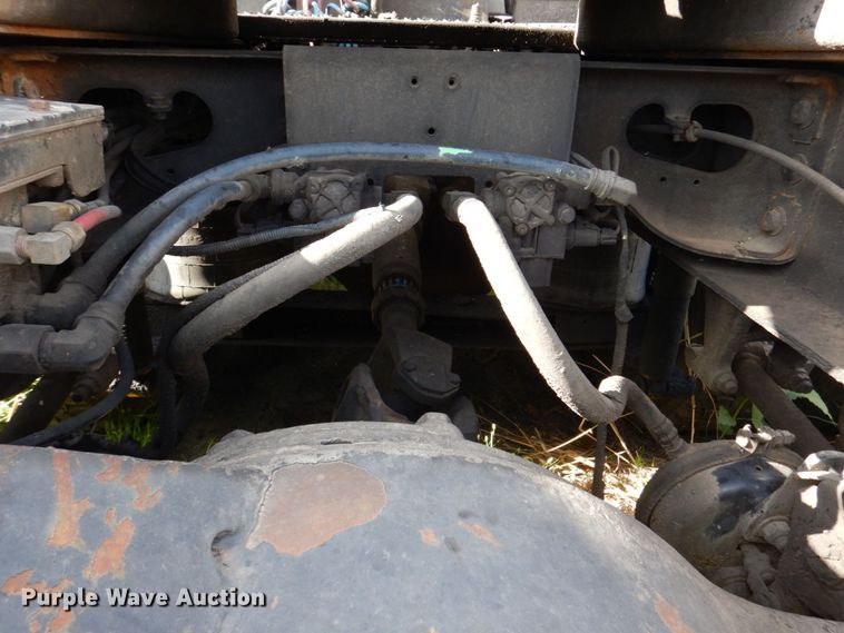 image for item DN7475 1998 International 9400  semi truck