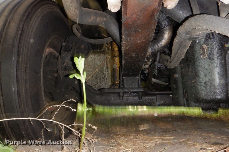 image for item DN7475 1998 International 9400  semi truck