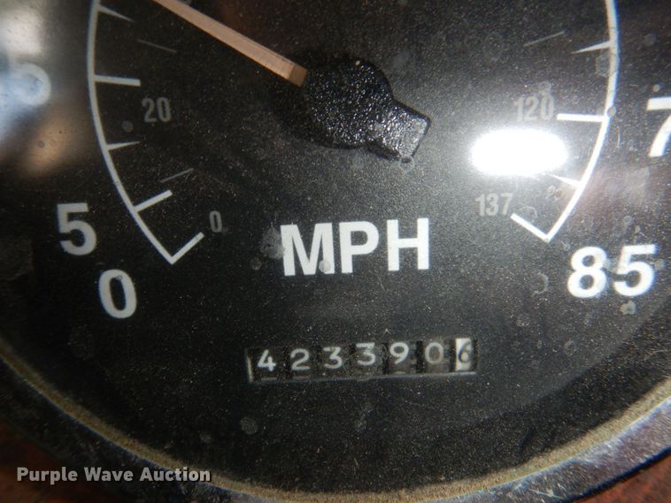 image for item DN7475 1998 International 9400  semi truck