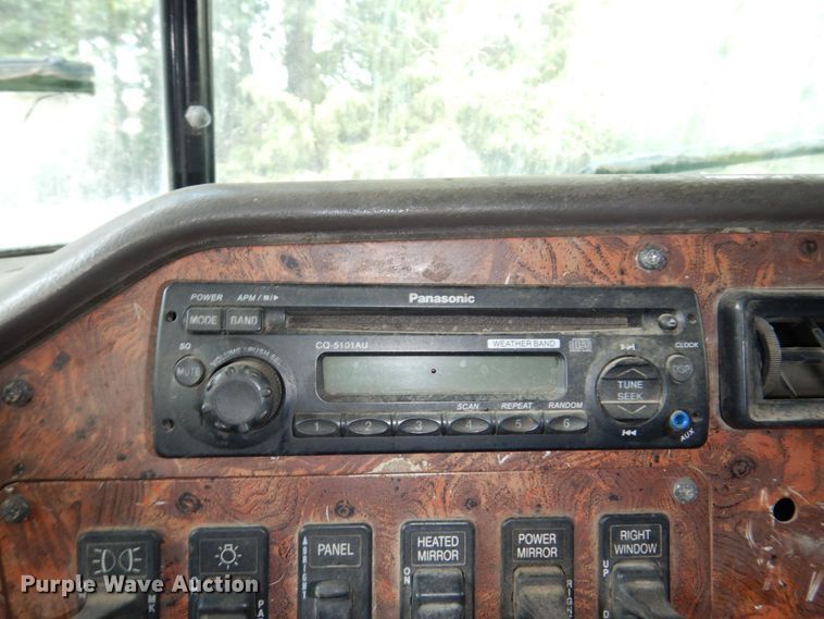 image for item DN7475 1998 International 9400  semi truck