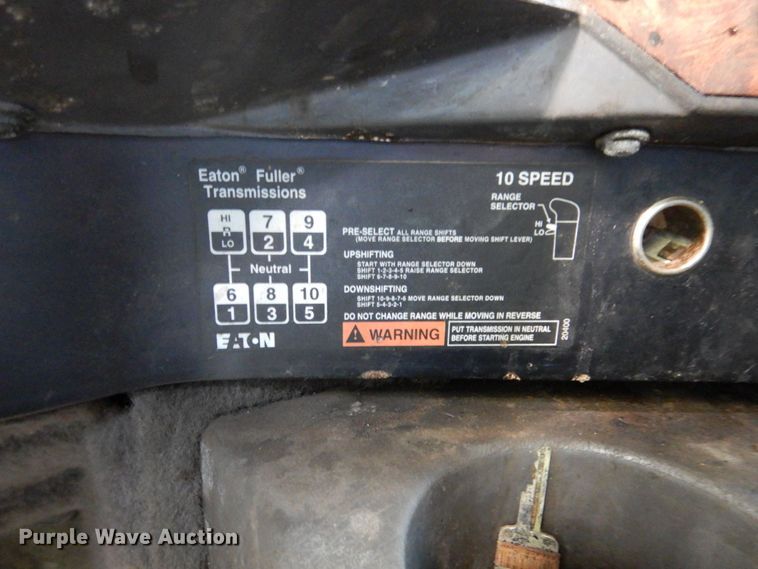 image for item DN7475 1998 International 9400  semi truck