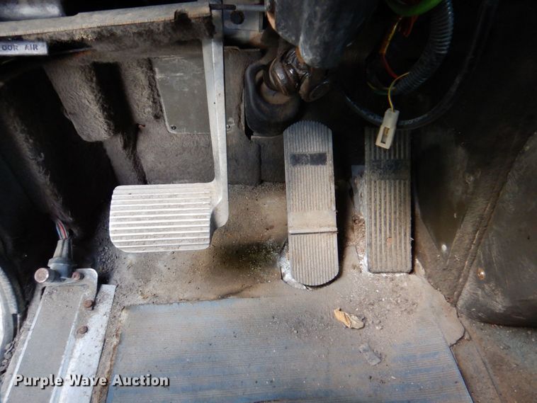 image for item DN7475 1998 International 9400  semi truck