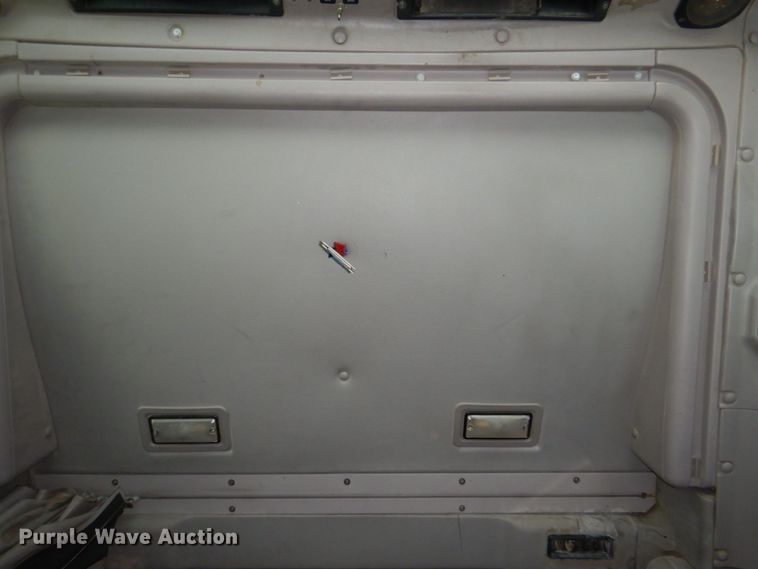 image for item DN7475 1998 International 9400  semi truck