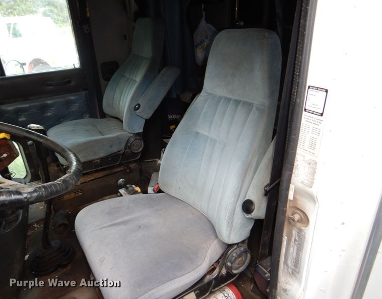 image for item DN7475 1998 International 9400  semi truck