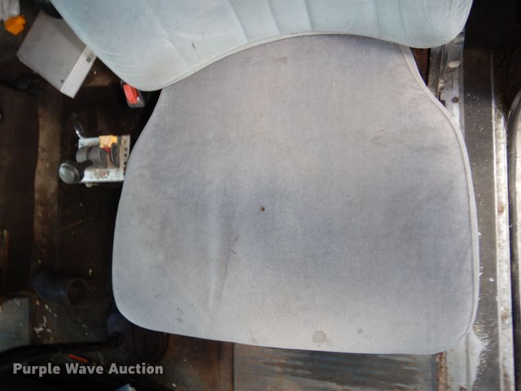 image for item DN7475 1998 International 9400  semi truck