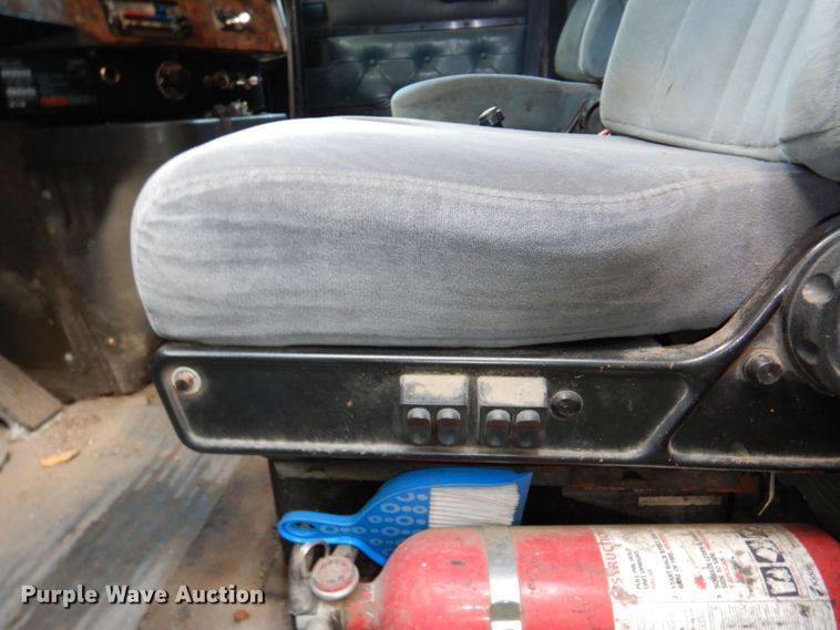 image for item DN7475 1998 International 9400  semi truck