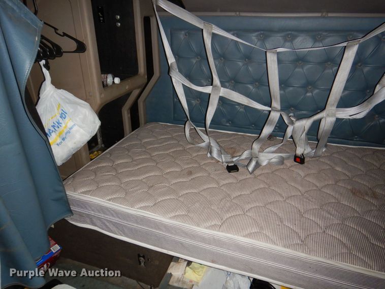 image for item DN7475 1998 International 9400  semi truck