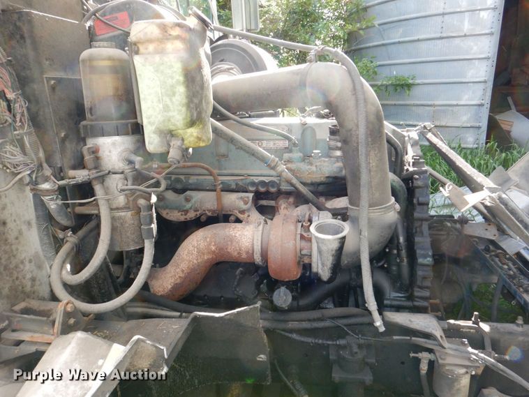 image for item DN7475 1998 International 9400  semi truck