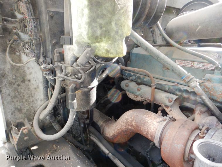 image for item DN7475 1998 International 9400  semi truck