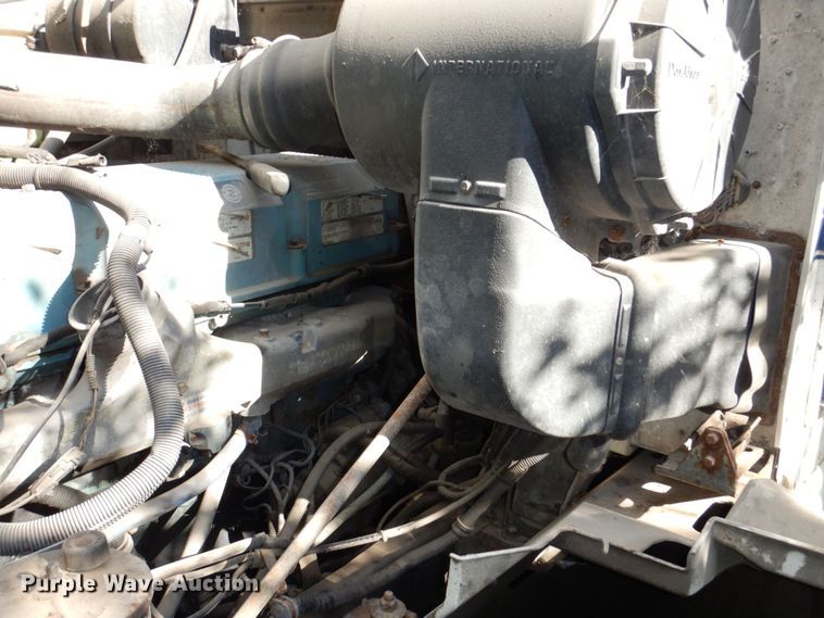 image for item DN7475 1998 International 9400  semi truck