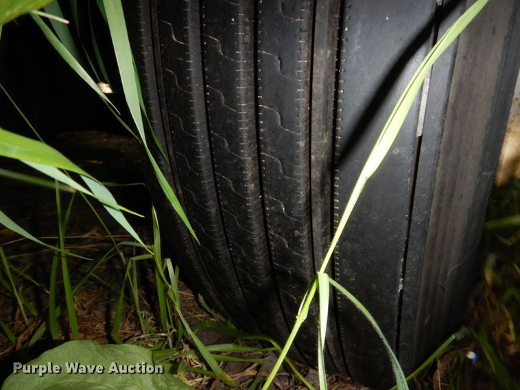 image for item DN7475 1998 International 9400  semi truck