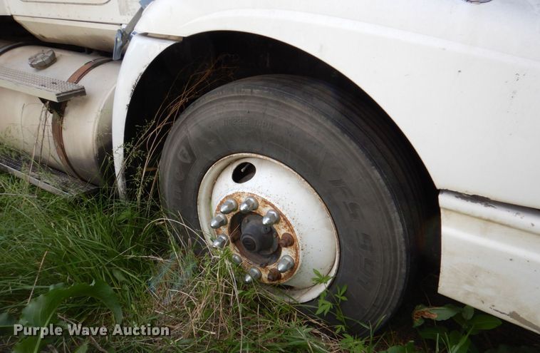 image for item DN7475 1998 International 9400  semi truck