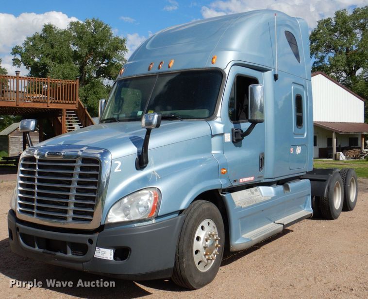 image for item DN7476 2012 Freightliner Cascadia  semi truck