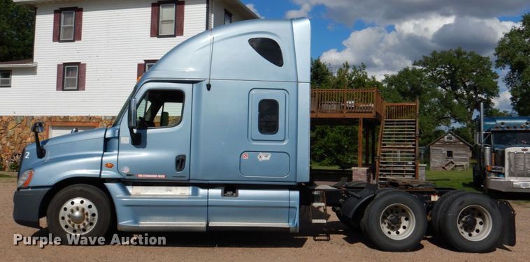 image for item DN7476 2012 Freightliner Cascadia  semi truck