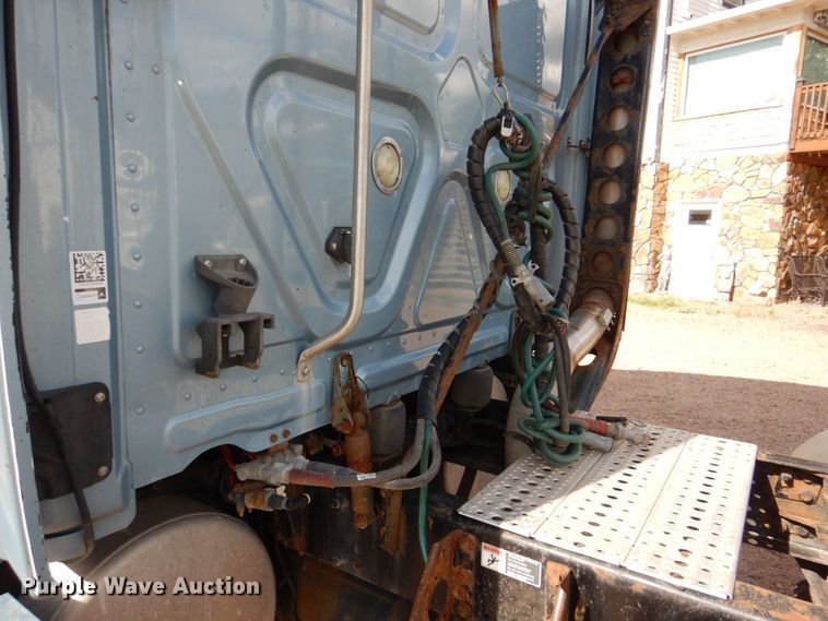 image for item DN7476 2012 Freightliner Cascadia  semi truck