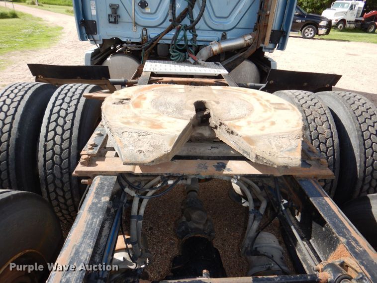 image for item DN7476 2012 Freightliner Cascadia  semi truck