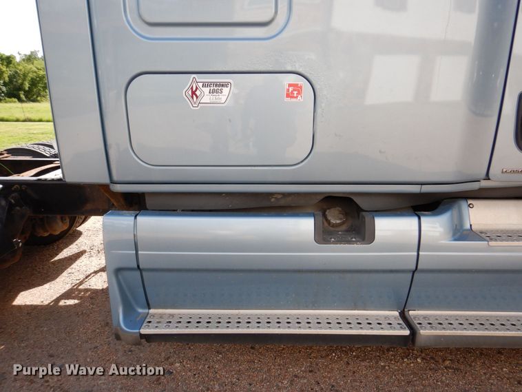 image for item DN7476 2012 Freightliner Cascadia  semi truck