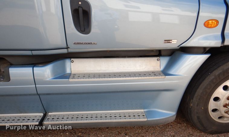 image for item DN7476 2012 Freightliner Cascadia  semi truck
