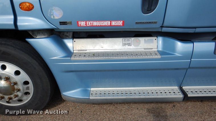 image for item DN7476 2012 Freightliner Cascadia  semi truck