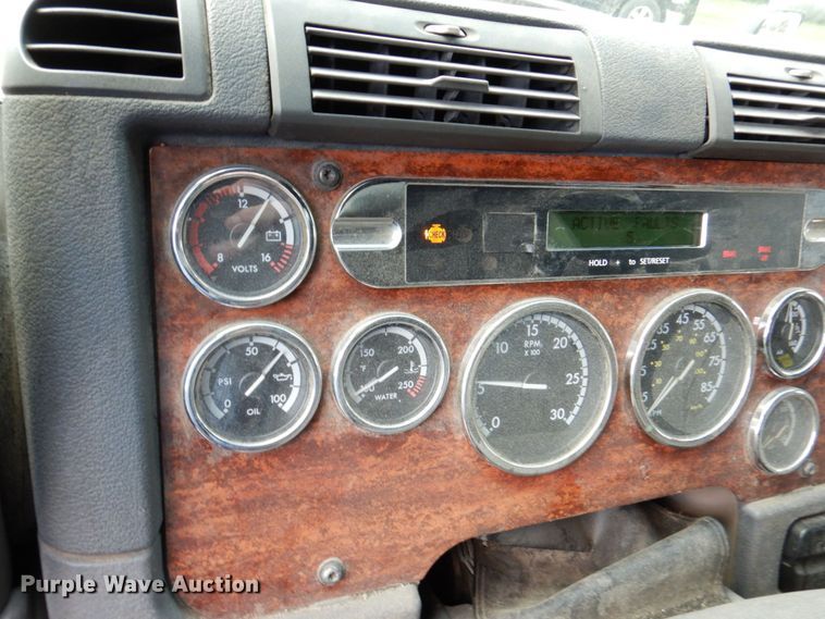 image for item DN7476 2012 Freightliner Cascadia  semi truck