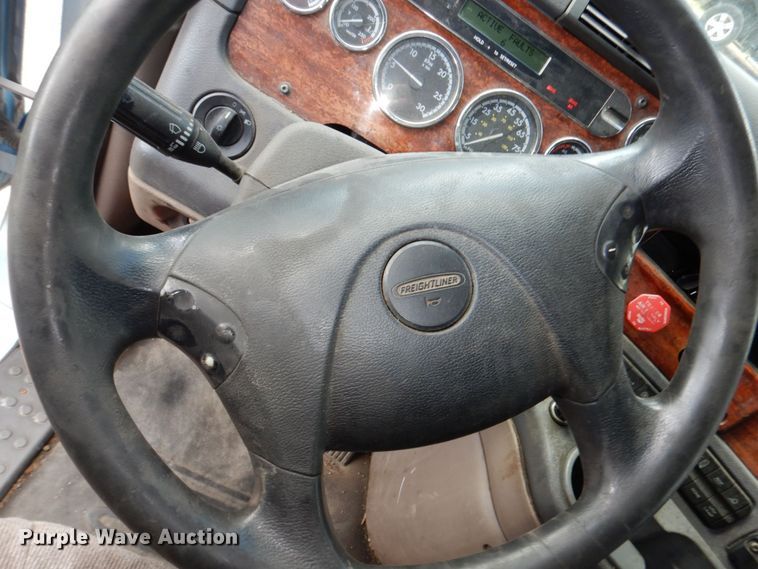 image for item DN7476 2012 Freightliner Cascadia  semi truck