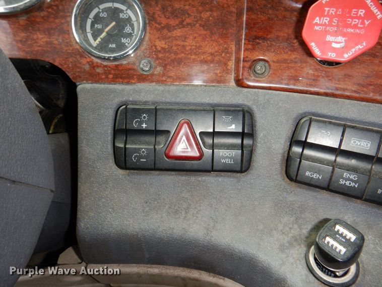 image for item DN7476 2012 Freightliner Cascadia  semi truck