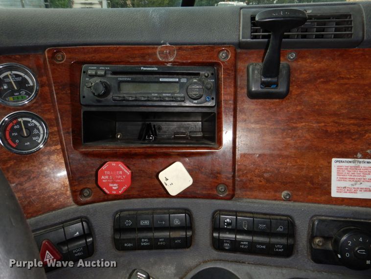 image for item DN7476 2012 Freightliner Cascadia  semi truck