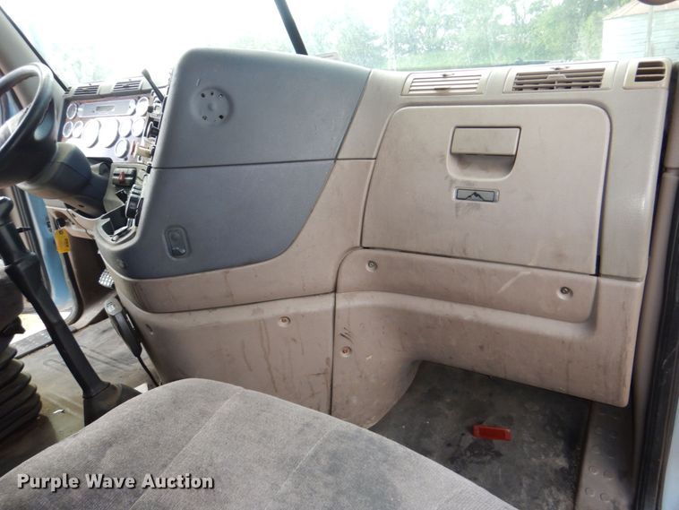 image for item DN7476 2012 Freightliner Cascadia  semi truck