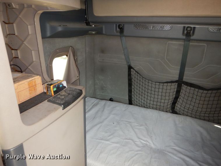 image for item DN7476 2012 Freightliner Cascadia  semi truck