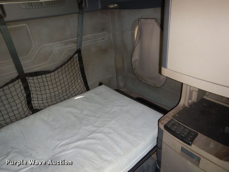 image for item DN7476 2012 Freightliner Cascadia  semi truck