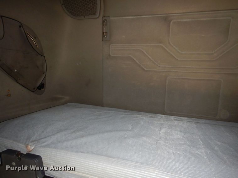 image for item DN7476 2012 Freightliner Cascadia  semi truck