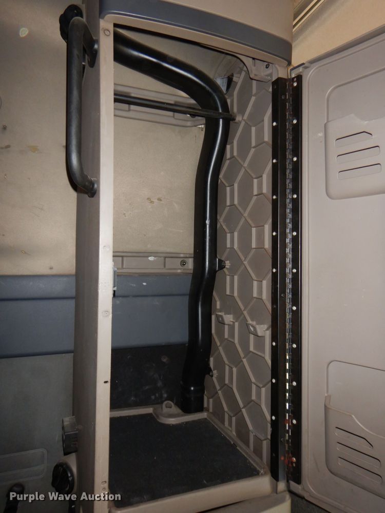 image for item DN7476 2012 Freightliner Cascadia  semi truck