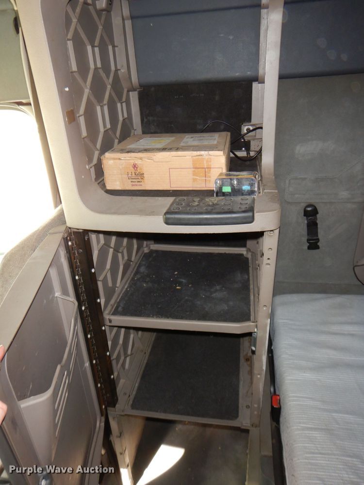 image for item DN7476 2012 Freightliner Cascadia  semi truck