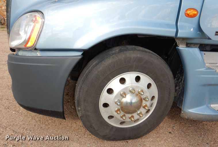 image for item DN7476 2012 Freightliner Cascadia  semi truck