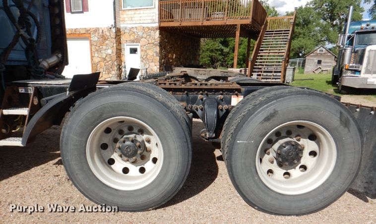 image for item DN7476 2012 Freightliner Cascadia  semi truck