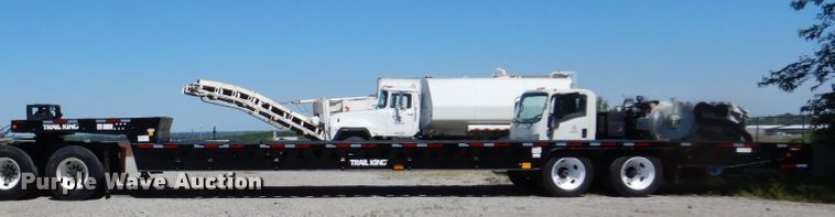 image for item DN7494 2000 Trail King TK70HT  drop deck equipment trailer
