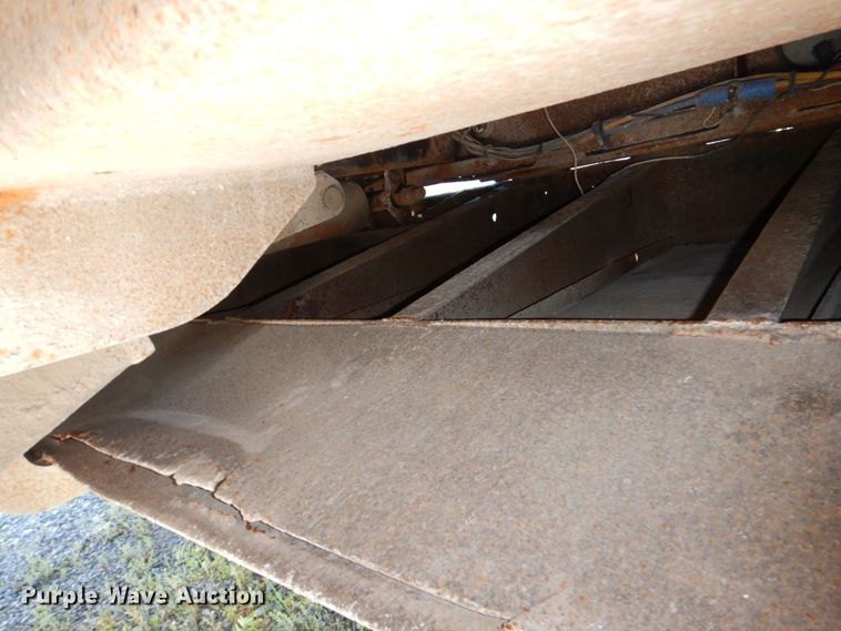 image for item DN7494 2000 Trail King TK70HT  drop deck equipment trailer