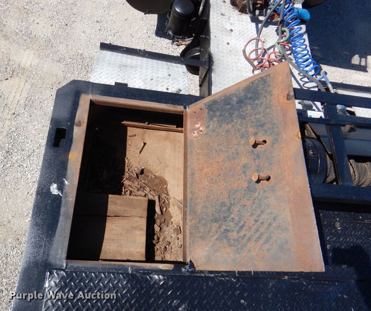 image for item DN7494 2000 Trail King TK70HT  drop deck equipment trailer