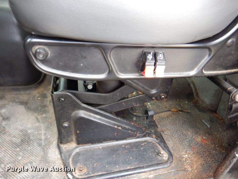 image for item DP4210 2008 International 7600  flatbed truck