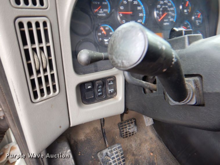 image for item DP4210 2008 International 7600  flatbed truck