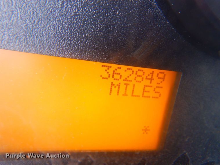 image for item DP4210 2008 International 7600  flatbed truck