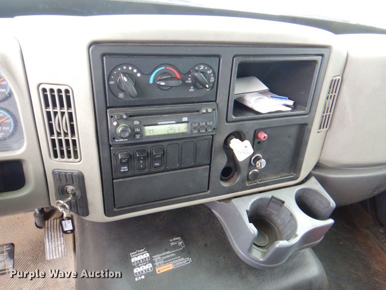 image for item DP4210 2008 International 7600  flatbed truck