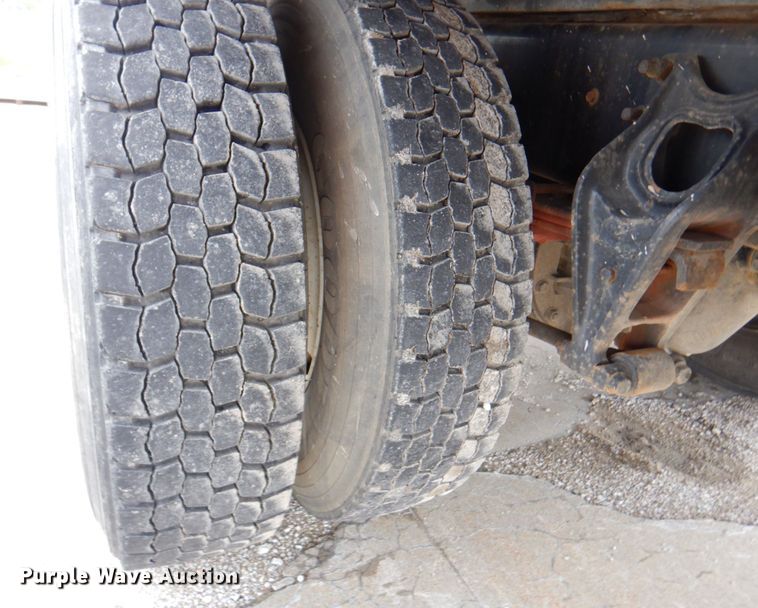 image for item DP4210 2008 International 7600  flatbed truck