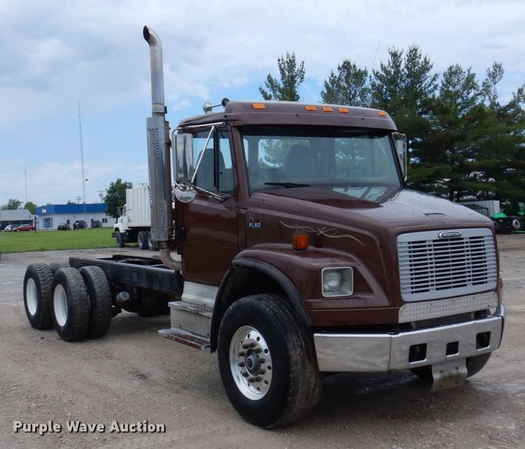 image for item DP5550 2001 Freightliner FL80  truck cab and chassis