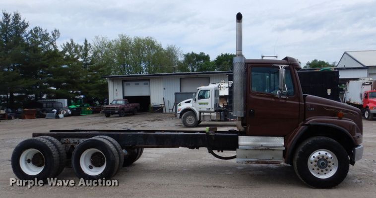 image for item DP5550 2001 Freightliner FL80  truck cab and chassis