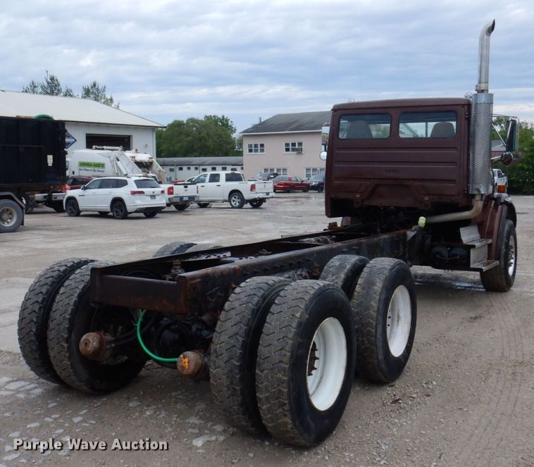 image for item DP5550 2001 Freightliner FL80  truck cab and chassis