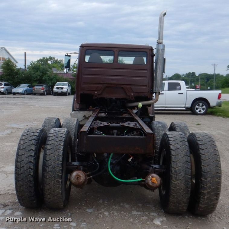 image for item DP5550 2001 Freightliner FL80  truck cab and chassis