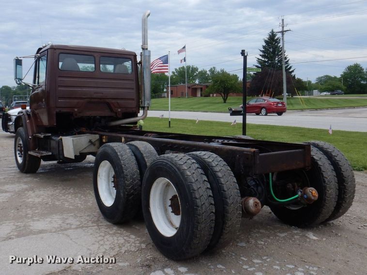 image for item DP5550 2001 Freightliner FL80  truck cab and chassis