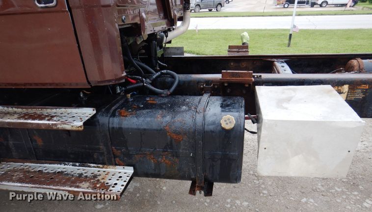 image for item DP5550 2001 Freightliner FL80  truck cab and chassis