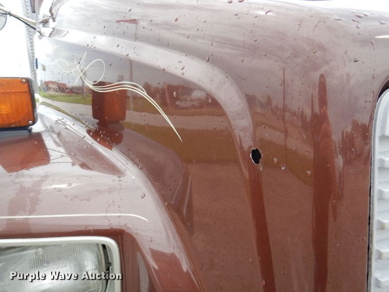 image for item DP5550 2001 Freightliner FL80  truck cab and chassis